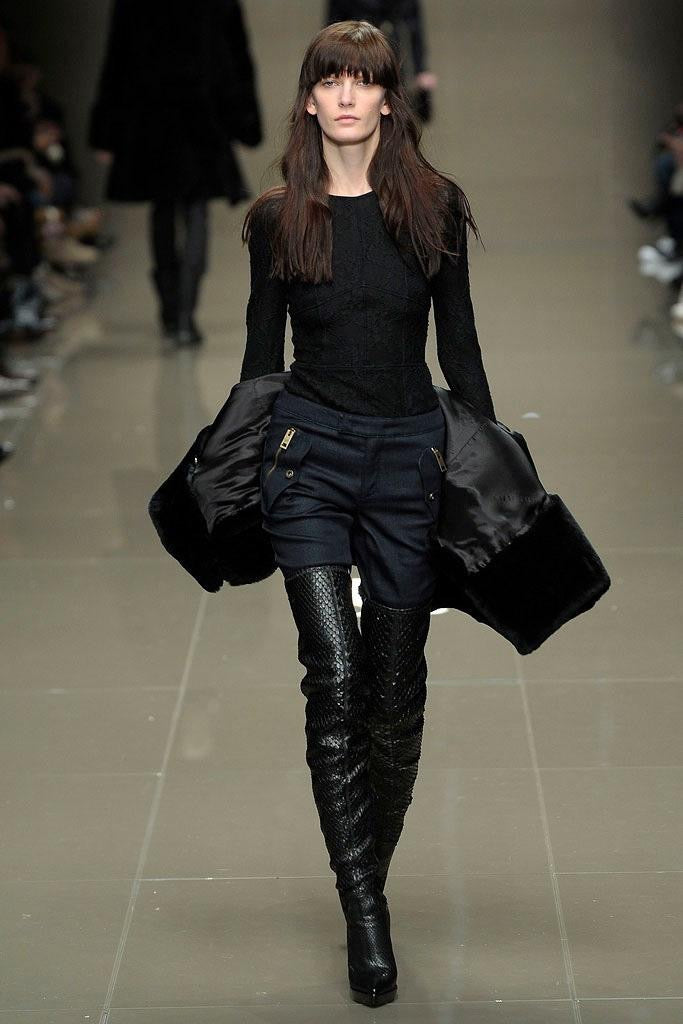 Burberry Prorsum — Python-Overknee-Stiefel, Herbst 2010