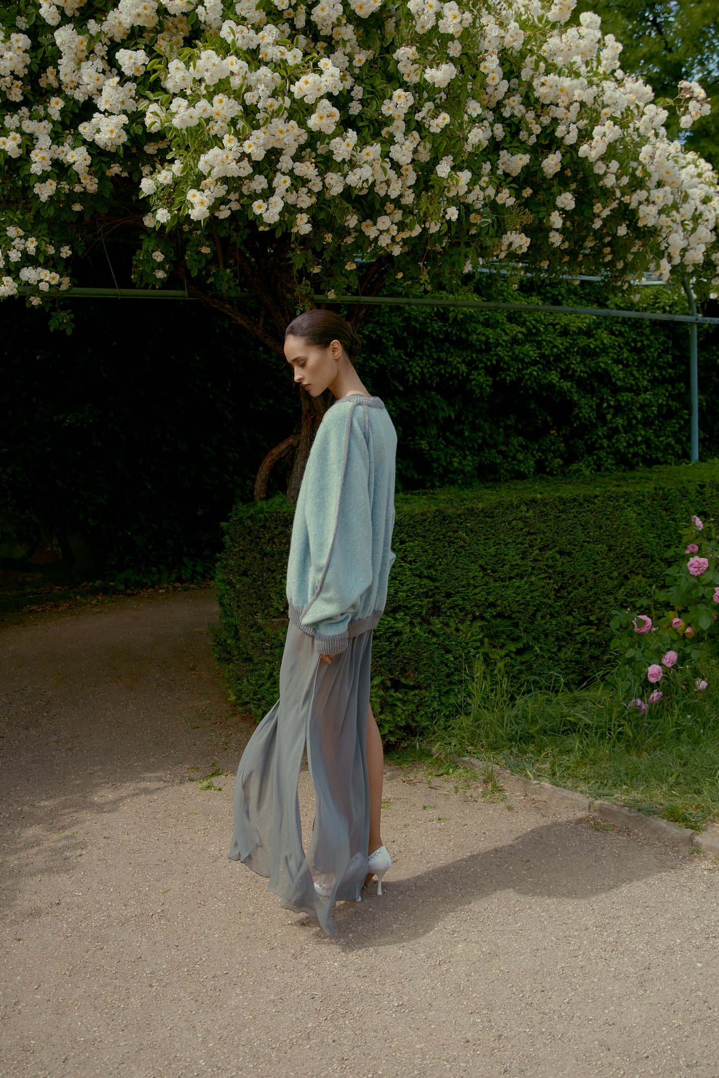 Malone Souliers — Satin-Pumps in Nude
