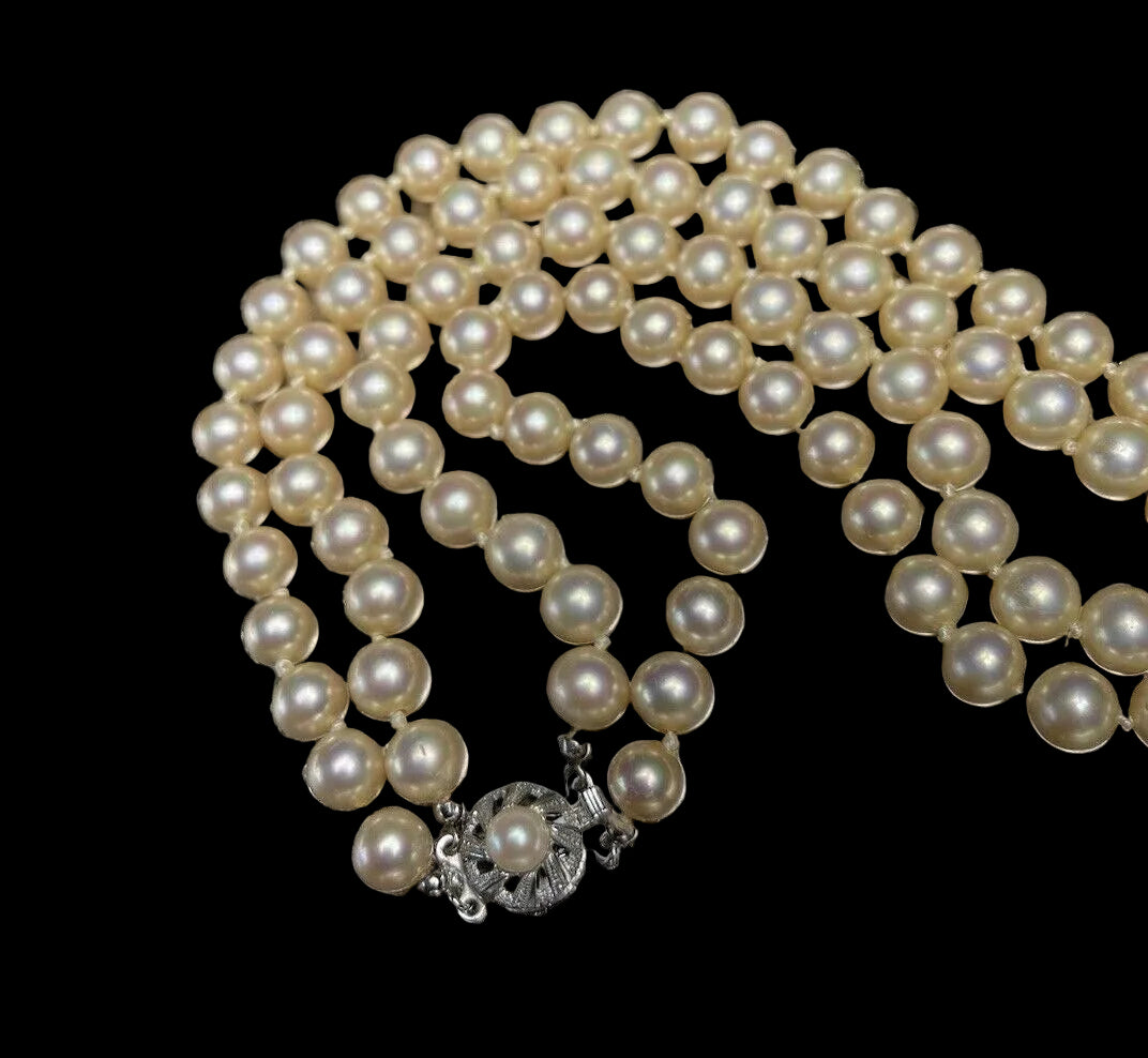 Vintage pearl necklace clasp detail